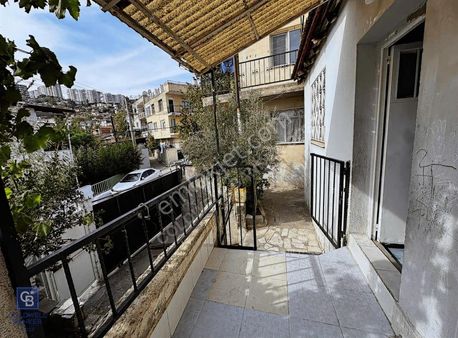 Narlıdere 2.inönü Mahallesinde Bahçeli Müstakil Ev