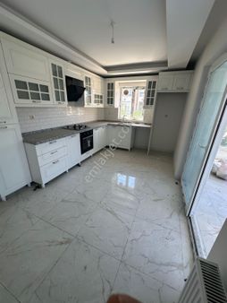 Bayram Gayrimenkulden Malazgirt Mah 4+1 Ara Katta Asansörlü Ebevyn Banyolu Satılık Full Yapılı Daire