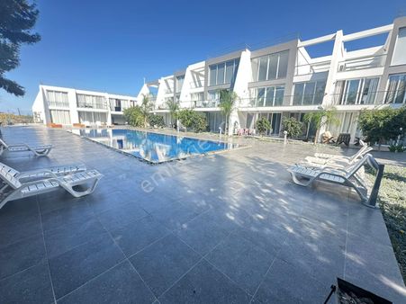 Girne Doğanköy'de Site İçerisinde Bahçe Katı Satılık 1+1 Lüks Daire !!