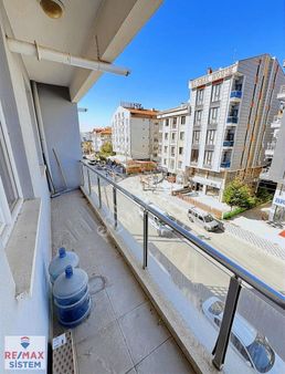 Erenler Bölgesi Merkezi Konumda Geniş 1+1 Eşyalı Daire