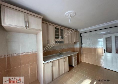 İmir Emlak Ofisinden Y.giriş 3 +1 125m2 Geniş Daire