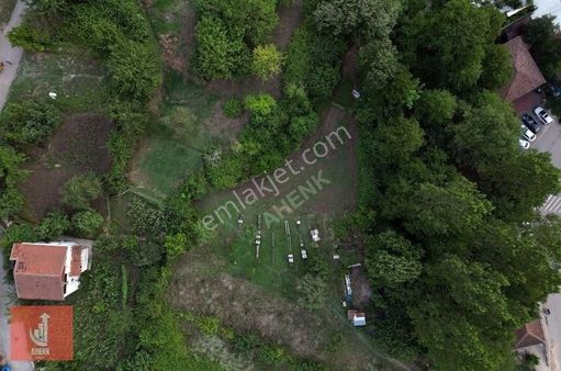 Kartepe'de, Dağ Eteğinde, Akar Sulu, Çok Güzel Bahçe