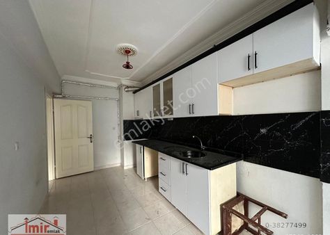 İmir Emlak Ofisinden Ara Kat Güney Cephe E.banyo Kilerli Geniş 3+1 Daire