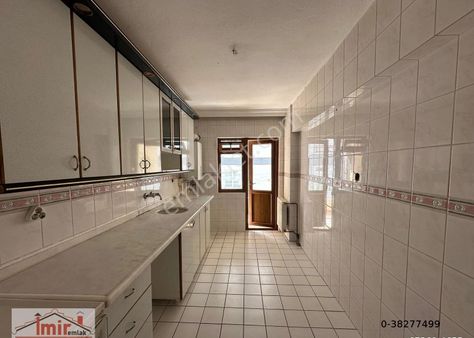 İmir Emlak'tan Merkez'de Ara Kat Güney Cephe 3+1 Daire