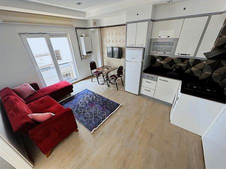 Üniversite Yakını Ara Kat Balkonlu -klimalı-lüx Eşyalı 1+1 Apart