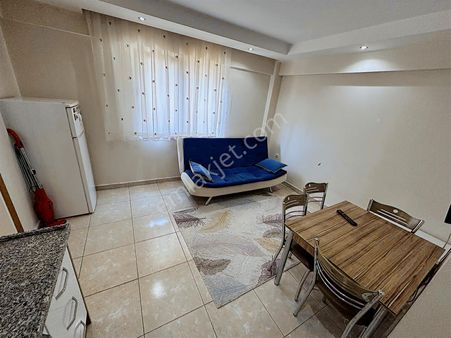 Üniversiteye Yakın Ara Kat Balkonlu Elektrik Su Dahil 1+1 Apart