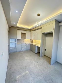 Zümrütevler'de Panjurlu,asansörlü 3+1 160 M2 Ultra Lüx Daire
