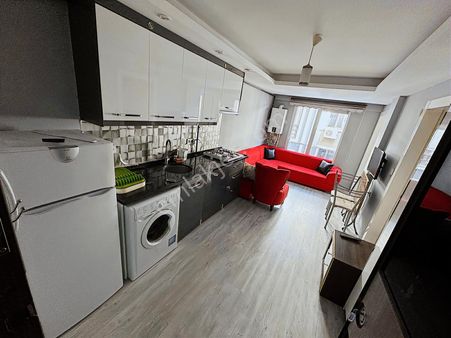 Üniversiteye Yakın Konumda Ara Kat Geniş Ferah 1+1 Eşyalı Apart!