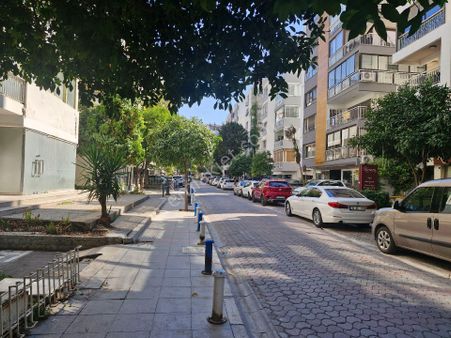 Alsancak İtalya Sokakta 4+1 200 M2 Asansörlü Köşe Arakat 4 Tarafı Açık Mkd Emlak