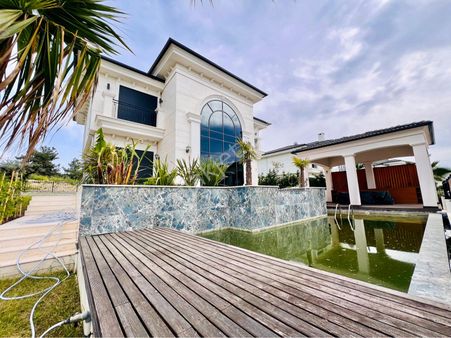 Soğucakta Şato Konseptli Ultra Lüks 4+1 Sıfır Villa