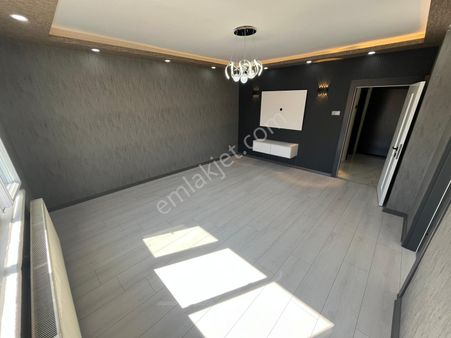 Sincan Akşemsettin Mah'de Cadde Üzeri 3+1 Ara Katta Lüks Yapılı Satılık Daire