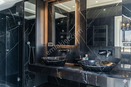 Bodrum Yalıkavak'ta Marina Manzaralı, Modern Tasarımlı Villa