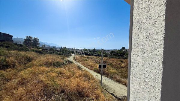 Kuşadası Davutlar'da Cazip Fiyatlı Yarı Müstakil Villa