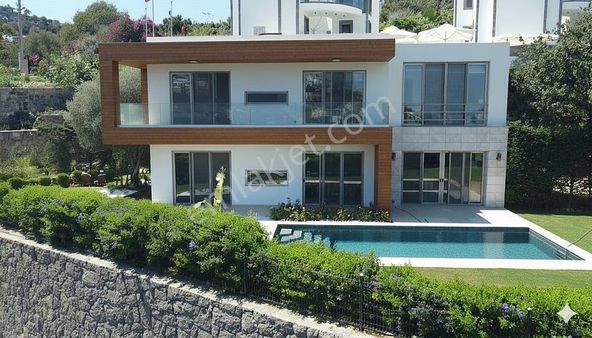 Yalıkavak'ta Marinaya Ve Plaja Yakın Özel Havuzlu Müstakil Villa