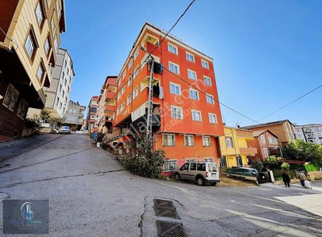 Pendik'te Kiralık 4+1 Çatı Dublexi Daire