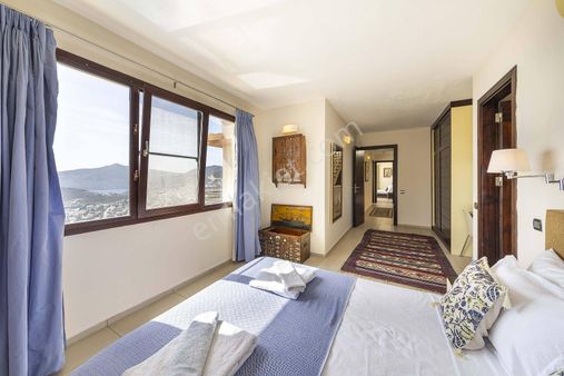 Kaş Kalkan'da 1200 Marsa İçerisinde Deniz Manzaralı Şık Ev