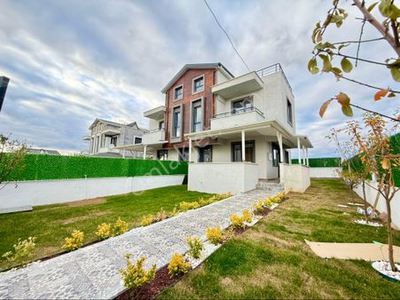 ▀▄▀▄seta Grup▀▄▀▄kapalı Mutfaklı 5+1 220 M Arsa İçinde Manzaralı