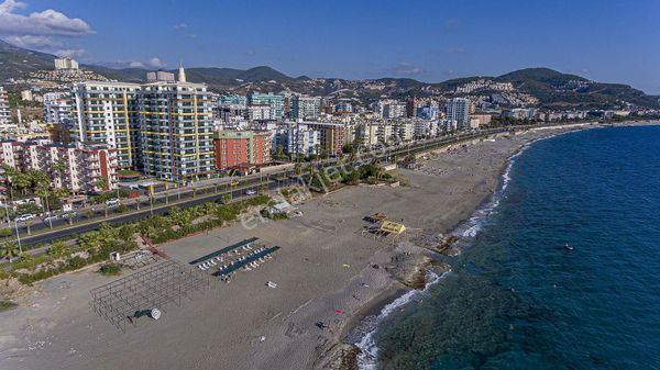 Alanya Mahmutlar'da Sahile Sıfır Konumda Satılık Şık Daire