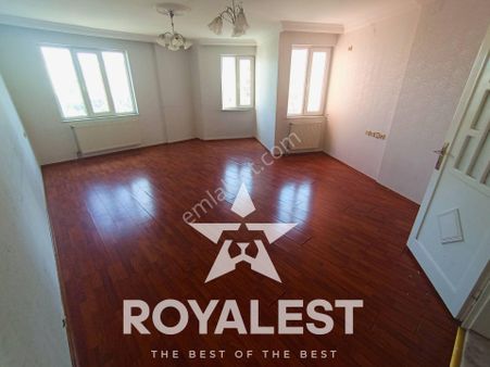 Royalest'ten Tramvaya Sıfır Cadde Üstü Geniş Ve Önü Açık 3+1