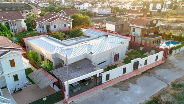 Belek'te Müstakil Havuzlu Ve Bahçeli Satılık Villa