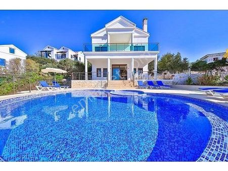 Antalya Kaş Yarımadası'nda Yatırıma Uygun Lüks Eşyalı Villa