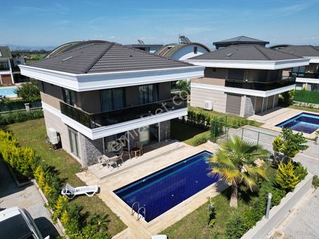 Antalya Belek'te Havuzlu Müstakil Satılık Villa