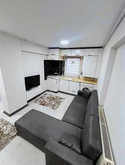 Merkezi Konumda Yenilenmiş Eşyalı 2+1 Satılık Daire