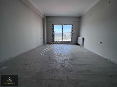 Suat Cemile Balcıoğlu Ve Anadolu Caddesi Yakını