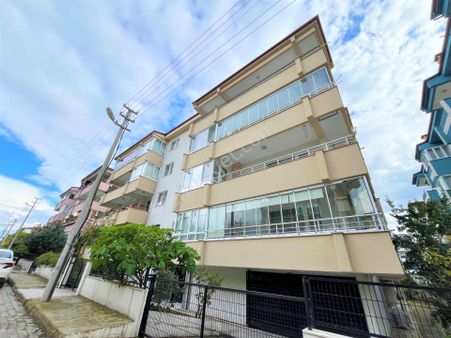 🔴güç Gayrimenkul'den Akçay'da Arakat Ebeveynli Otoparklı Masrafsız Satılık 3+1 Daire