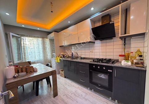 Zeki Emlak'tan Muradiye'de Satılık 2+1 Fırsat Daire