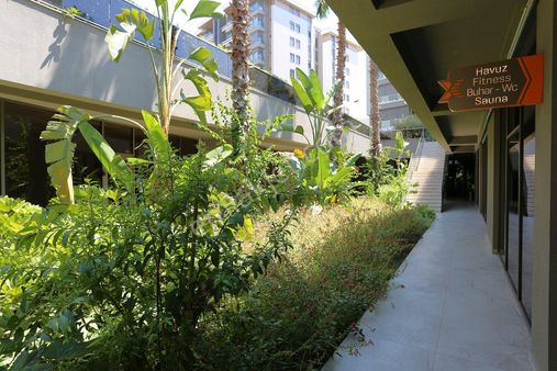 Antalya Konyaaltı'nda Havuzlu Ve Kapalı Otoparklı Sitede Daire