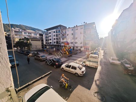 Beyaz Gayrimenkul'den Aynı Ali Mah 125 M2 3+1