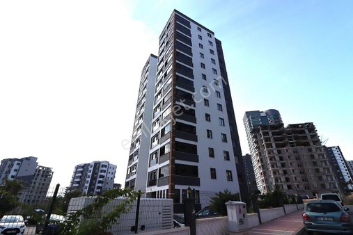 Mersin Mezitli'de Avantajlı Konumda Havuzlu Sitede Daire