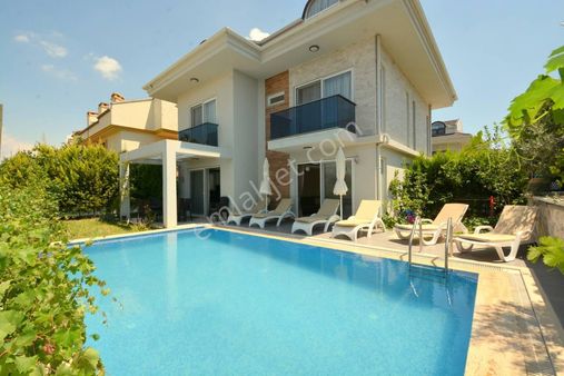 Fethiye Akarca'da Sahile Yürüme Mesafesinde Müstakil 4+1 Villa