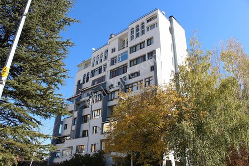 Ankara Çankaya'da Ayrıcalıklı Konumda Tripleks Daire