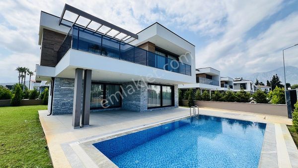 Kemer Çamyuva'da Denize Yakın Lüks Villa