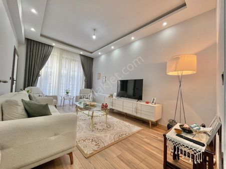 Berkay Demirel'den Akçay Merkezde Ön Cephe Ayrı Mutfak 2+1 Daire