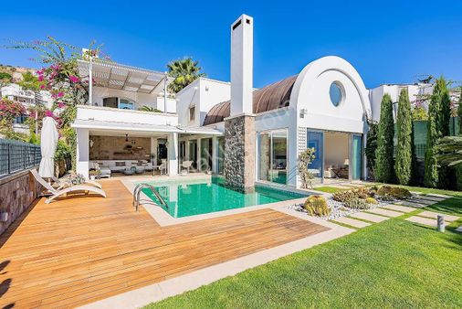 Bodrum Gündoğan'da Özel İskeleli Müstakil Villa