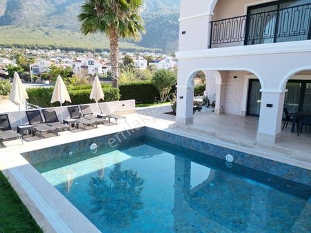 Muğla Fethiye Ölüdeniz’de Ferah Bahçeli Havuzlu Müstakil Villa