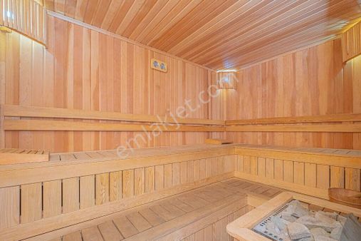 Alanya Oba'da Zengin Olanaklı Sitede Şık Tasarımlı Daire