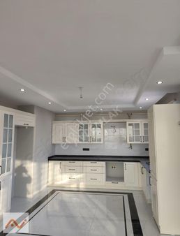 Okullar Bölgesinde 3+1 İçi Lüks Yapıllı Kiralık Daire