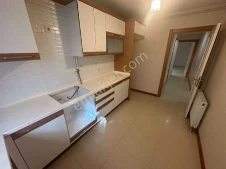 Küçükyalıda Yıllık Binada Bahçe Kullanımlı 2+1