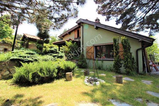 Bursa'da Uludağ Yolu Üzerinde Doğa İçinde Müstakil Evler