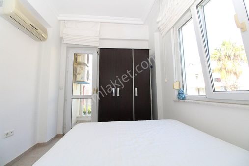 Belek'te Sosyal Olanaklara Yakın Havuzlu Sitede Eşyalı Satılık Daire