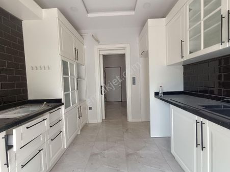 Havuzlu Site Satilik Arakat 3+1 Daire