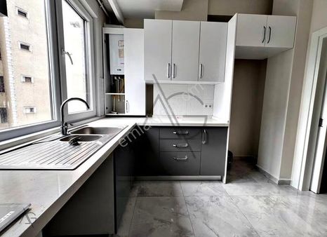 Atölyeden Erenköyde Marmaraya Yakın 90m2net Balkonlu Satılık Boş