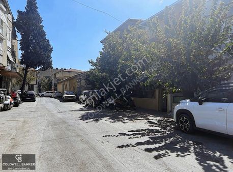 Buca Kasaplar Çarşısı'nda Satılık 3 Adet Dükkan