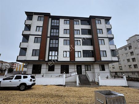 Çerkezköy Yıldırım Beyazıt Mah 2+1 Ebeveyn Banyoluara Kat Daire