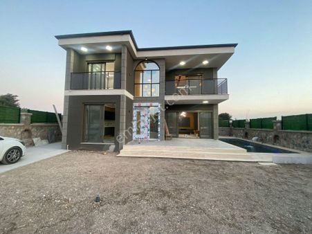 Buca Kaynaklar Merkez'de Havuzlu Dubleks 4+1 Satılık Villa