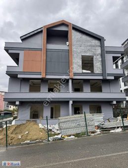 Başiskele Yeşilyurt Mah Merkezi Lokasyon 2+1,105m2 Ara Kat Daire